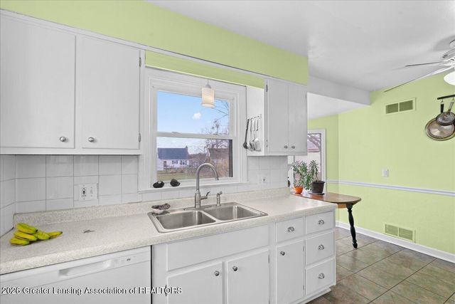 3423 Upton Road, Lansing, MI 48917