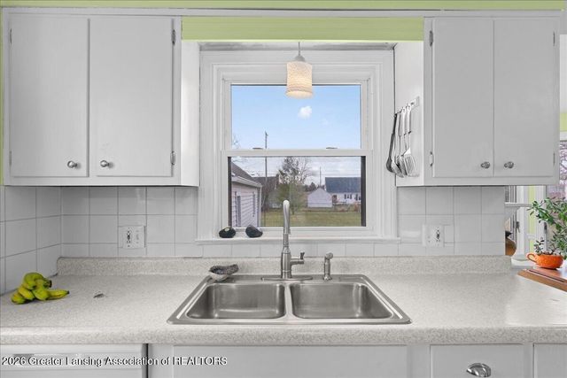 3423 Upton Road, Lansing, MI 48917