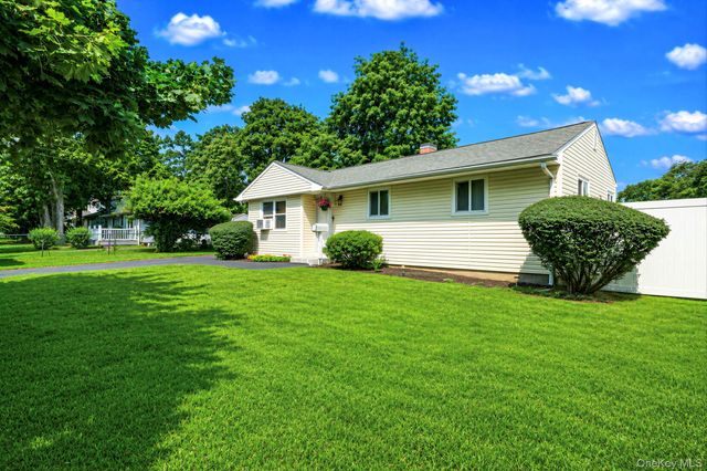 2803 Eagle Avenue, Medford, NY 11763