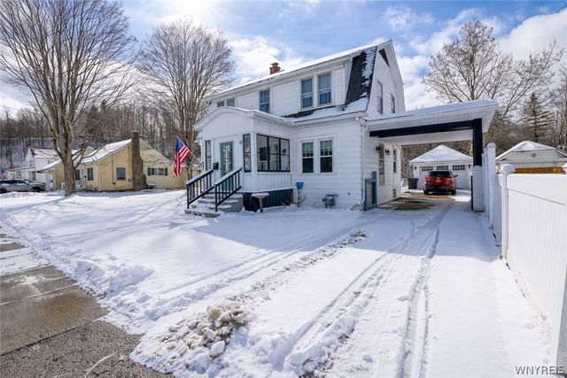 15 3rd Avenue, Franklinville, NY 14737