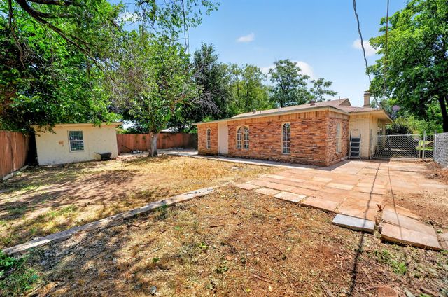 955 Ashwood Drive, Lewisville, TX 75067