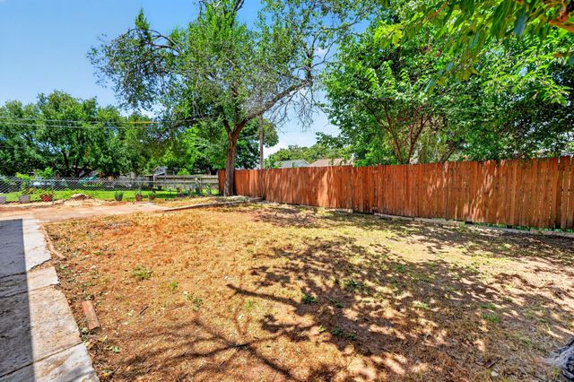 955 Ashwood Drive, Lewisville, TX 75067