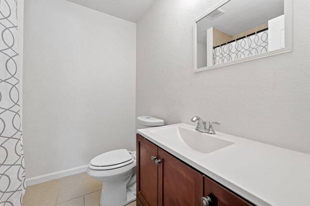 955 Ashwood Drive, Lewisville, TX 75067