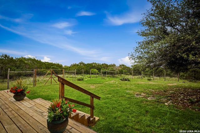101 SHADY RIDGE DR, Boerne, TX 78006