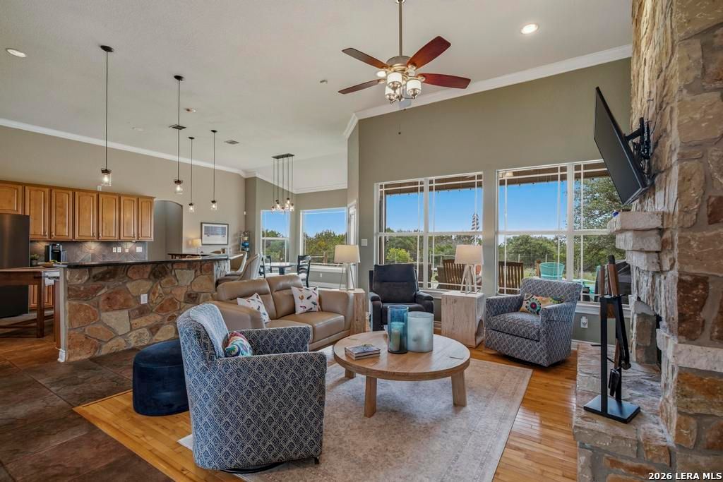 101 SHADY RIDGE DR, Boerne, TX 78006