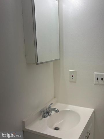 2121 N ANVIL LN, Temple Hills, MD 20748