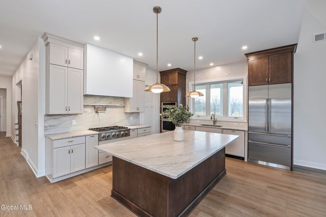 811 Walden's Pond Road, Guilderland, NY 12203