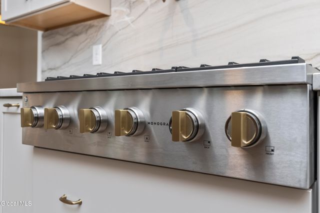 811 Walden's Pond Road, Guilderland, NY 12203