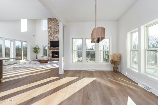 811 Walden's Pond Road, Guilderland, NY 12203