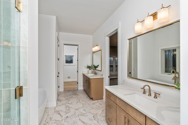 811 Walden's Pond Road, Guilderland, NY 12203