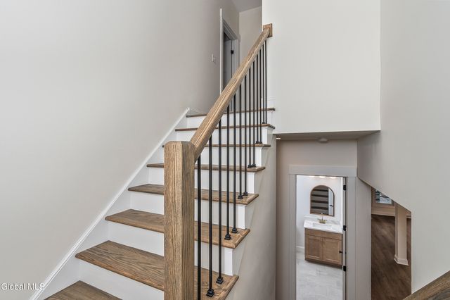 811 Walden's Pond Road, Guilderland, NY 12203