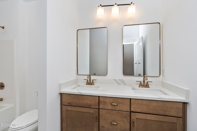 811 Walden's Pond Road, Guilderland, NY 12203