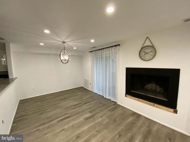 1004 WARWICK CT, Sterling, VA 20164