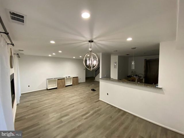 1004 WARWICK CT, Sterling, VA 20164