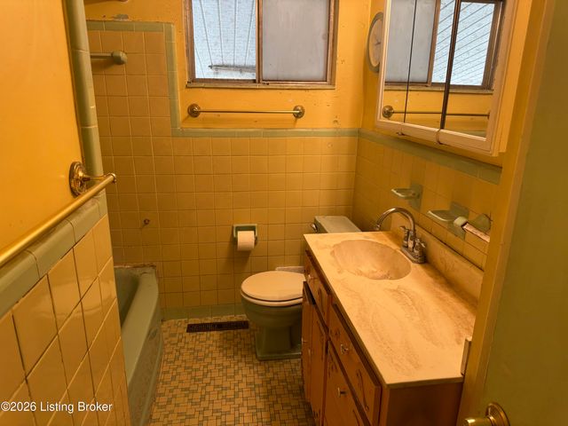 9212 Vevey Rd, Louisville, KY 40291