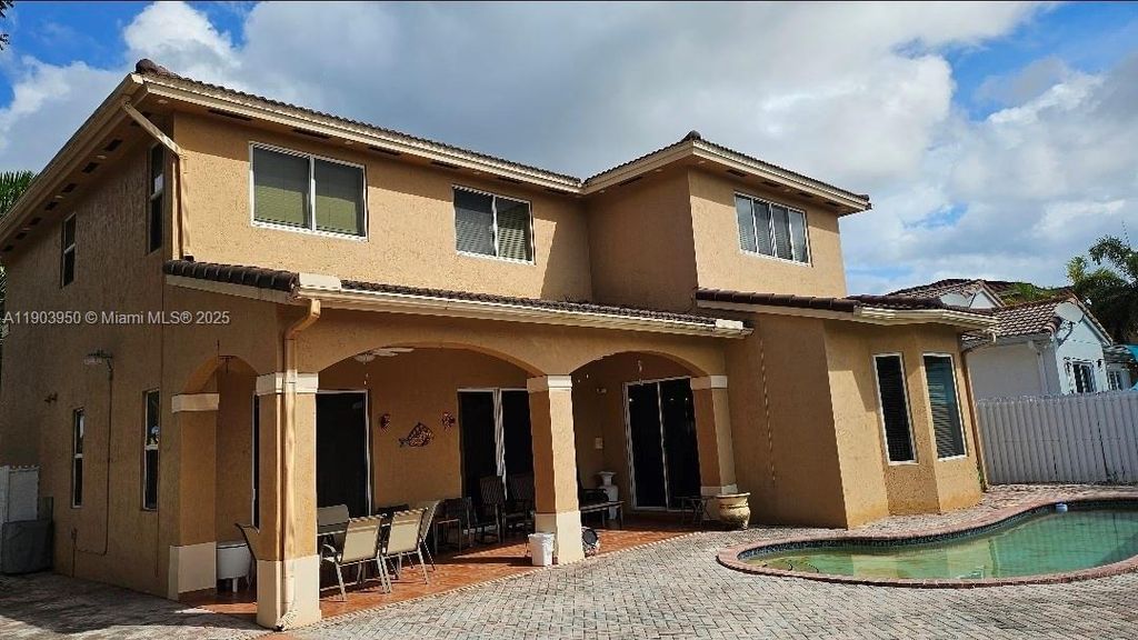 16074 SW 62nd St, Miami, FL 33193