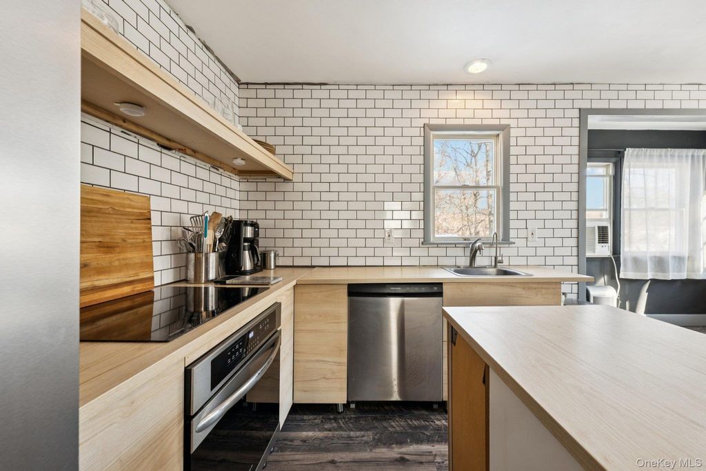 176 Maple Avenue, Flanders, NY 11901