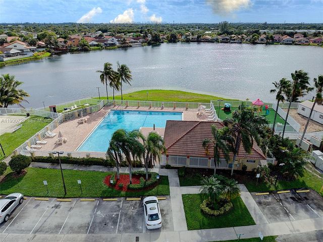 5297 NW 190th Ln, Miami Gardens, FL 33055