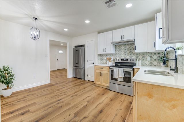 2407 36th Avenue N, Texas City, TX 77590