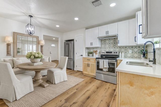 2407 36th Avenue N, Texas City, TX 77590