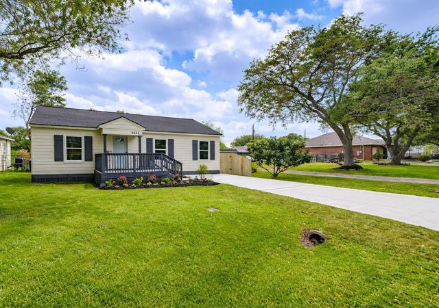 2407 36th Avenue N, Texas City, TX 77590