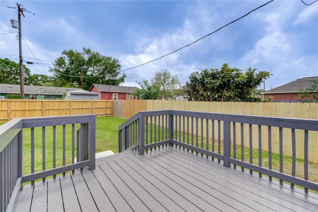 2407 36th Avenue N, Texas City, TX 77590