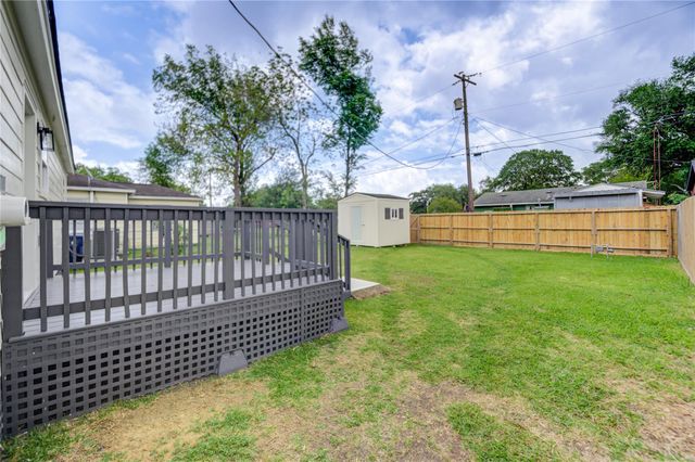 2407 36th Avenue N, Texas City, TX 77590