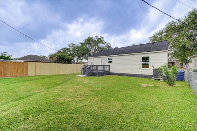 2407 36th Avenue N, Texas City, TX 77590