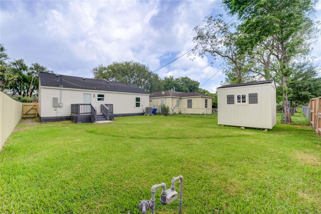 2407 36th Avenue N, Texas City, TX 77590