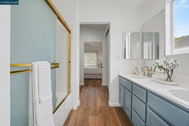 933 933 Country Run Dr, Martinez, CA 94553