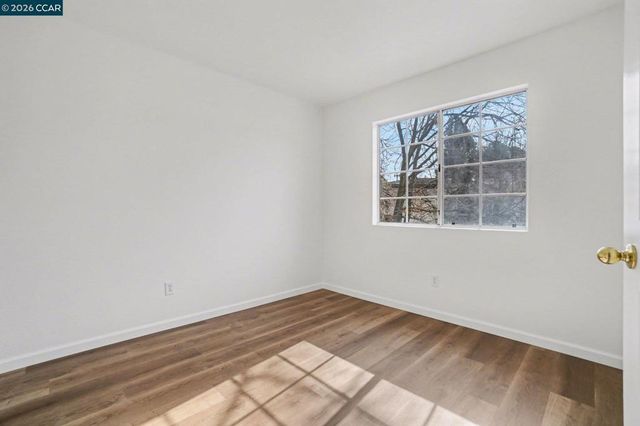 933 933 Country Run Dr, Martinez, CA 94553