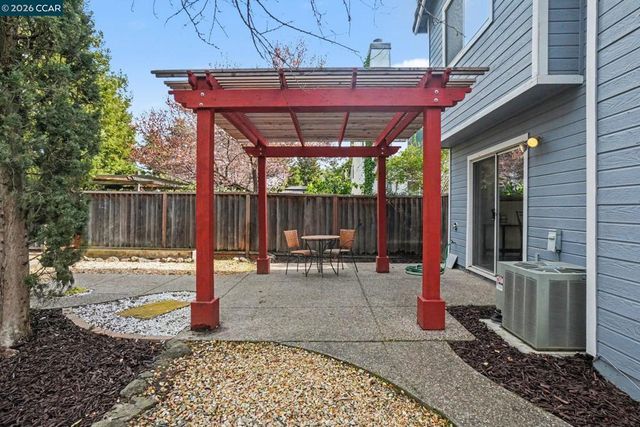 933 933 Country Run Dr, Martinez, CA 94553