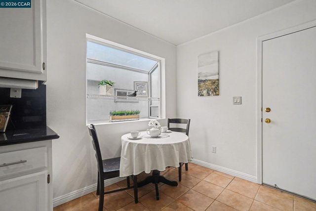 933 933 Country Run Dr, Martinez, CA 94553