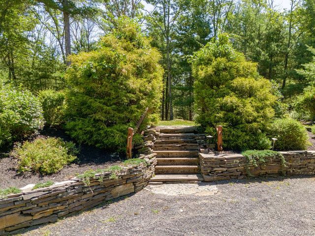 490 Peak Road, Stone Ridge, NY 12484