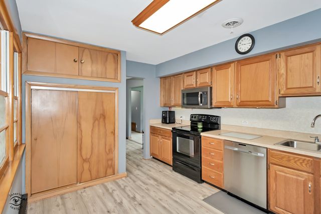 2608 Essington Road, Joliet, IL 60435