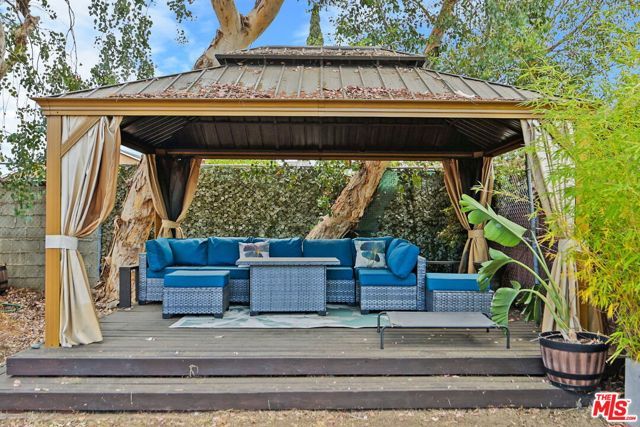 11143 Califa Street, Los Angeles, CA 91601