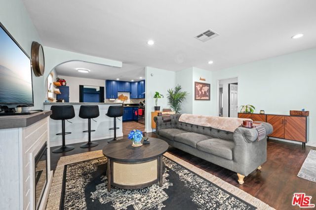 11143 Califa Street, Los Angeles, CA 91601