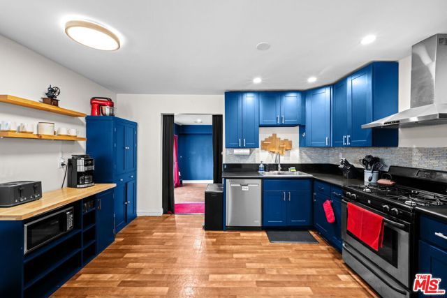 11143 Califa Street, Los Angeles, CA 91601