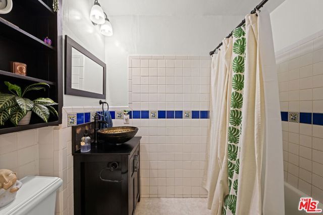 11143 Califa Street, Los Angeles, CA 91601
