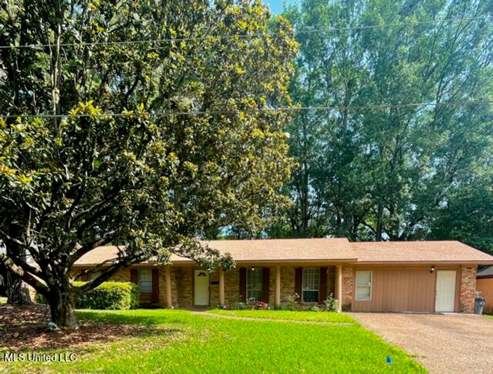 1137 Ridgewood Boulevard, Jackson, MS 39211