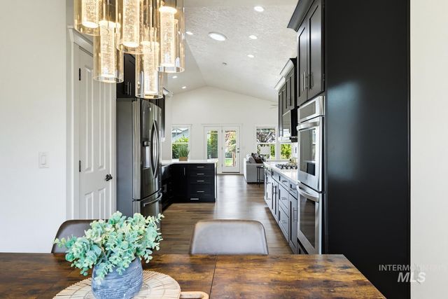 6191 N Bandon Pl, Garden City, ID 83714