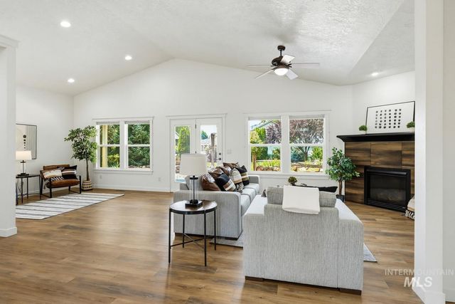 6191 N Bandon Pl, Garden City, ID 83714
