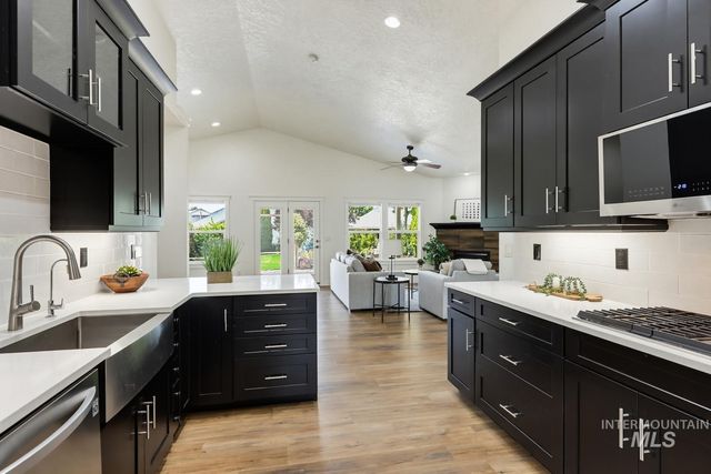 6191 N Bandon Pl, Garden City, ID 83714