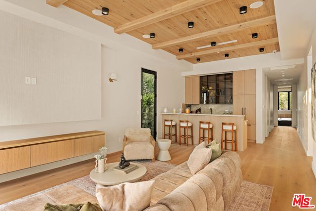 4317 Elmer Avenue, Studio City, CA 91602