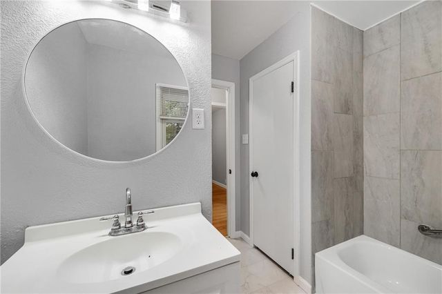 2700 Englewood Terrace, Independence, MO 64052