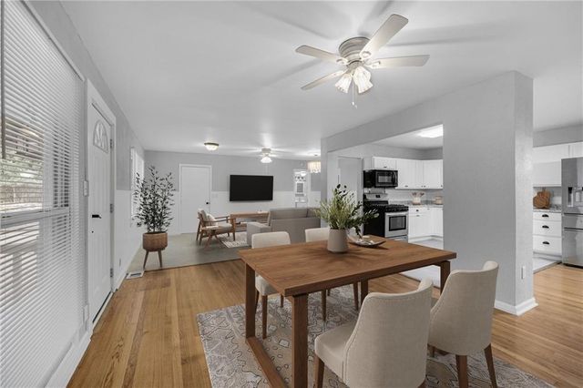 2700 Englewood Terrace, Independence, MO 64052