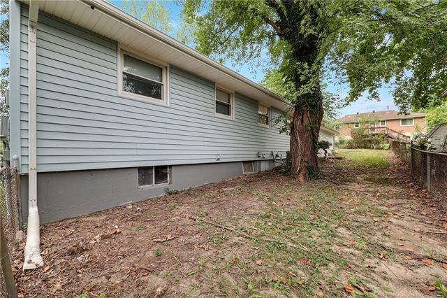 2700 Englewood Terrace, Independence, MO 64052