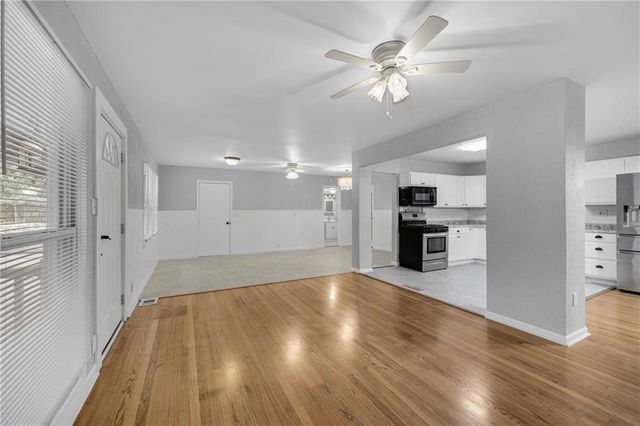 2700 Englewood Terrace, Independence, MO 64052