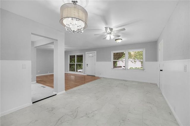 2700 Englewood Terrace, Independence, MO 64052