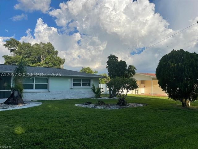 2705 SE 17TH AVE, Cape Coral, FL 33904